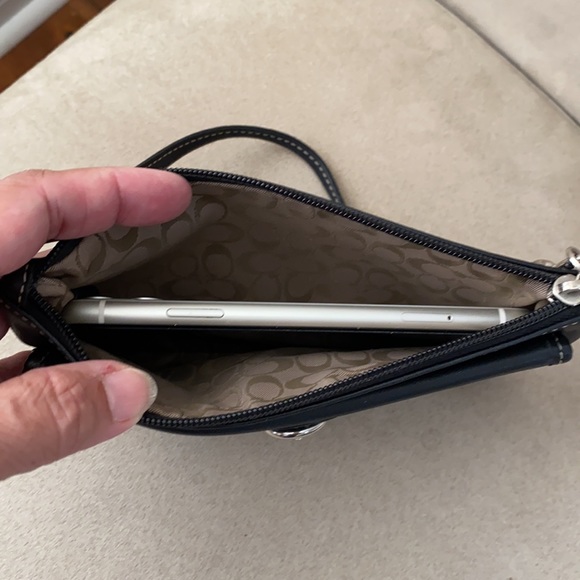 Almost Vintage Coach wristlet can hold a phone. - Picture 10 of 11